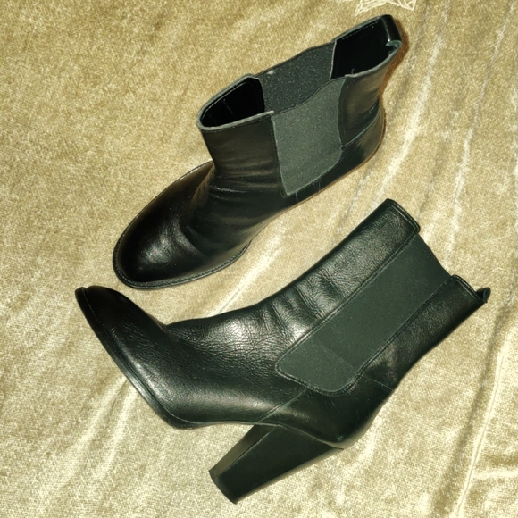 Kors Michael Kors Black Leather Block Heel Booties Size 8 Made in Italy - Picture 1 of 12